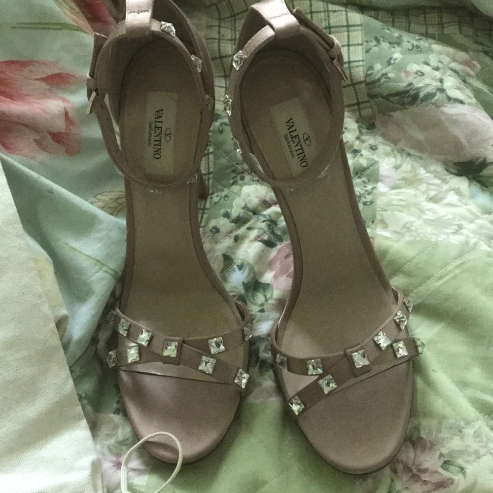 Nwt Valentino jewels stud stain heels - Picture 2 of 4